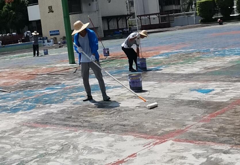 篮球场地坪漆怎么铲除？