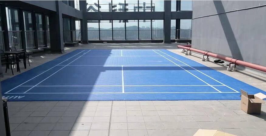 楼顶悬浮式拼装地板羽毛球场