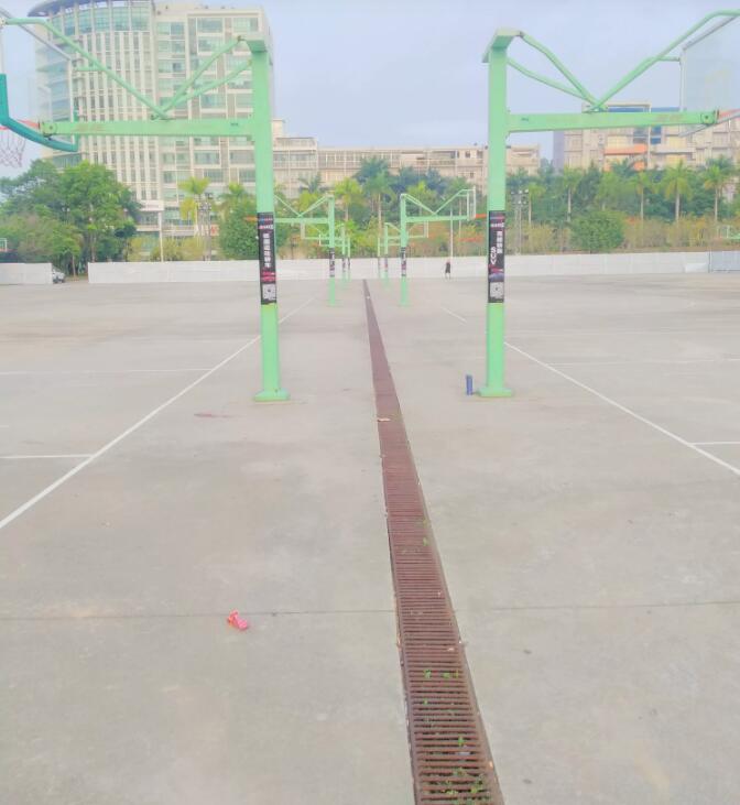 篮球球场除旧换新颜
