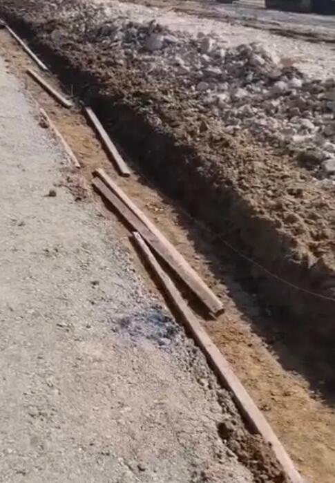 塑胶跑道地槽排水
