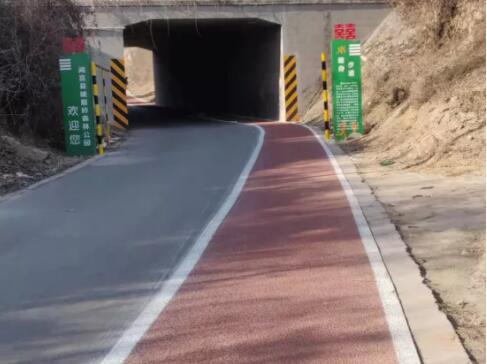 闻喜县森林公园塑胶健身步道建成投入使用