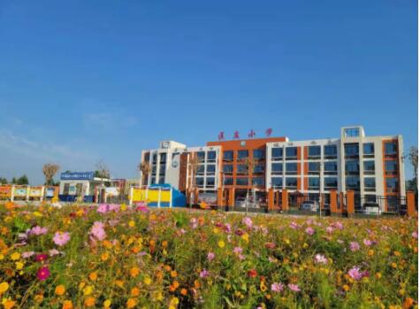 学校运动场提升工程开启学校“塑胶新时代”