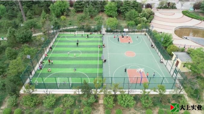 因地制宜破解足球场地“选址难”
