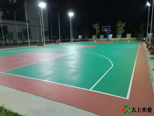 篮球场改造后