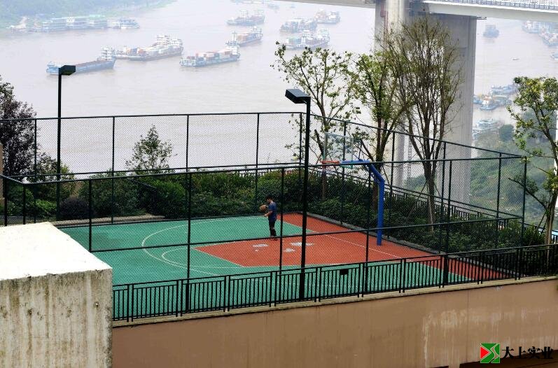 空中篮球场修建