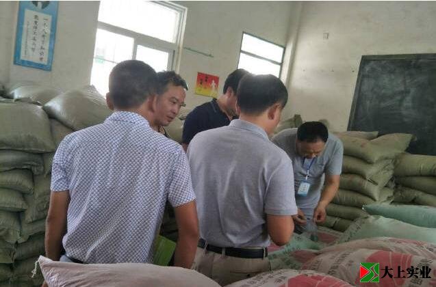 塑胶跑道绿色颗粒取样检测