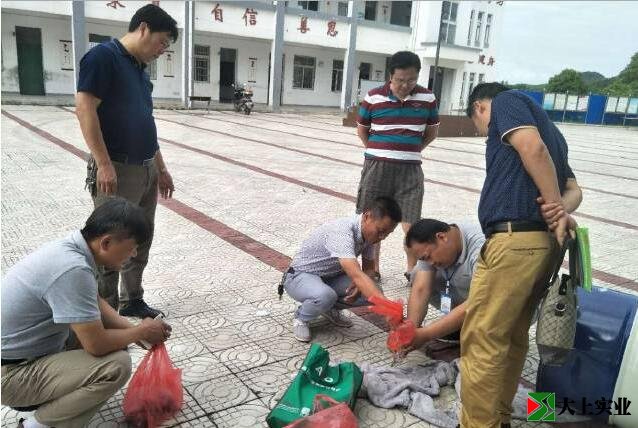 塑胶跑道胶水取样检测