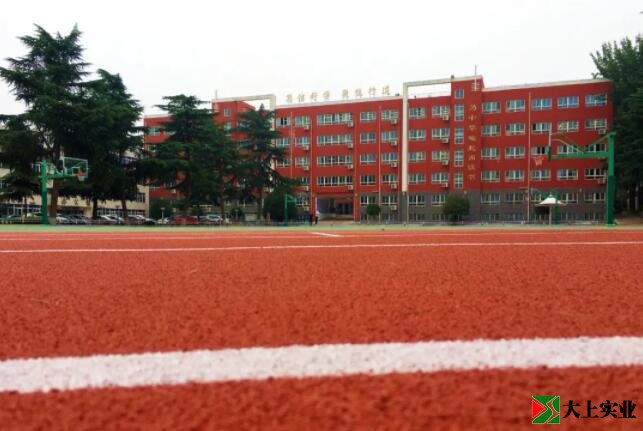 学校铺设塑胶运动场