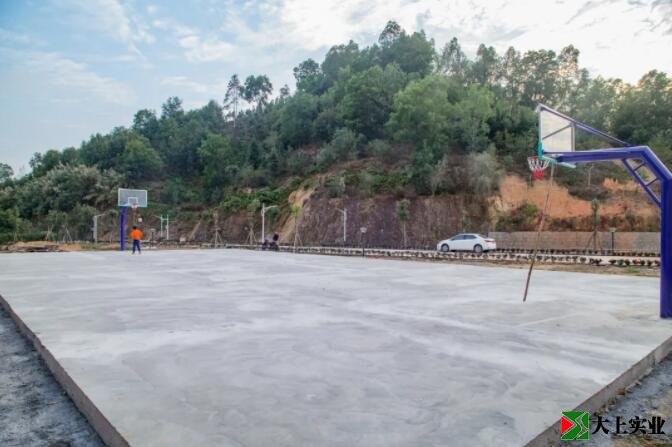 葵潭爱心公园灯光篮球场建设中