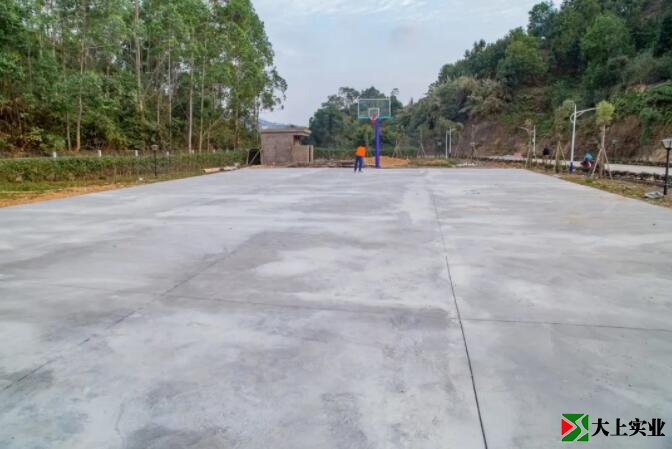 葵潭爱心公园灯光篮球场建设中