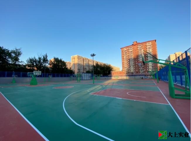 篮球场实地考察