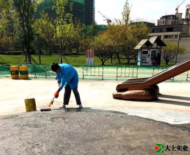 涂抹底胶