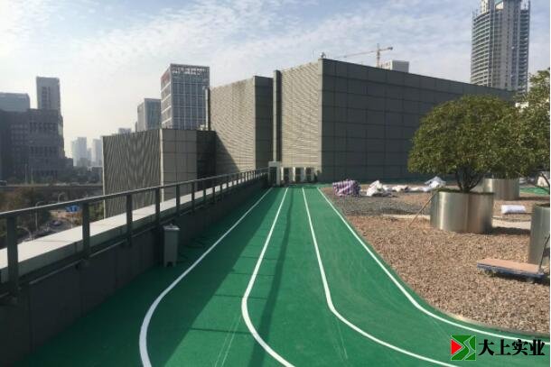 阿里巴巴楼顶绿色塑胶跑道