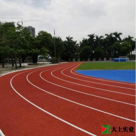 改造后的操场