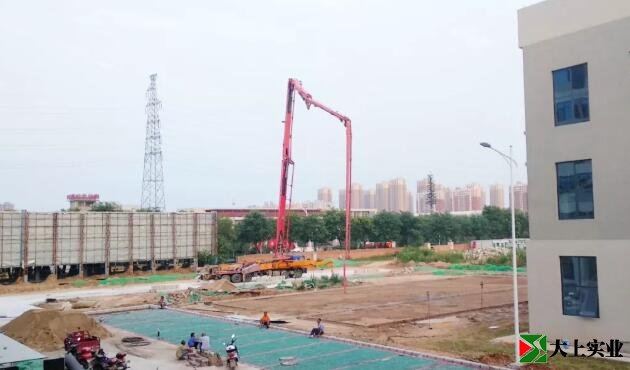 建设中的篮球场