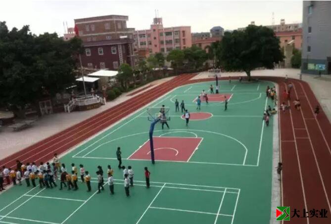 塑胶跑道和硅PU篮球场竣工