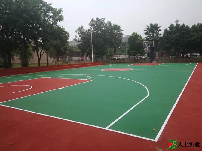 丙烯酸篮球场建设完工